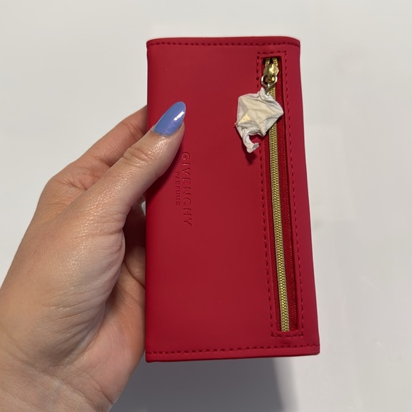 ✨Givenchy Small Pouch✨ - Picture 5 of 6